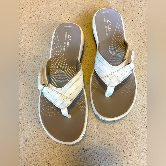 Clarks White and Tan Sandals, NWT - Picture 1 of 7